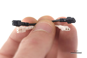 Surmoulage de micro cables pour prothèse auditive